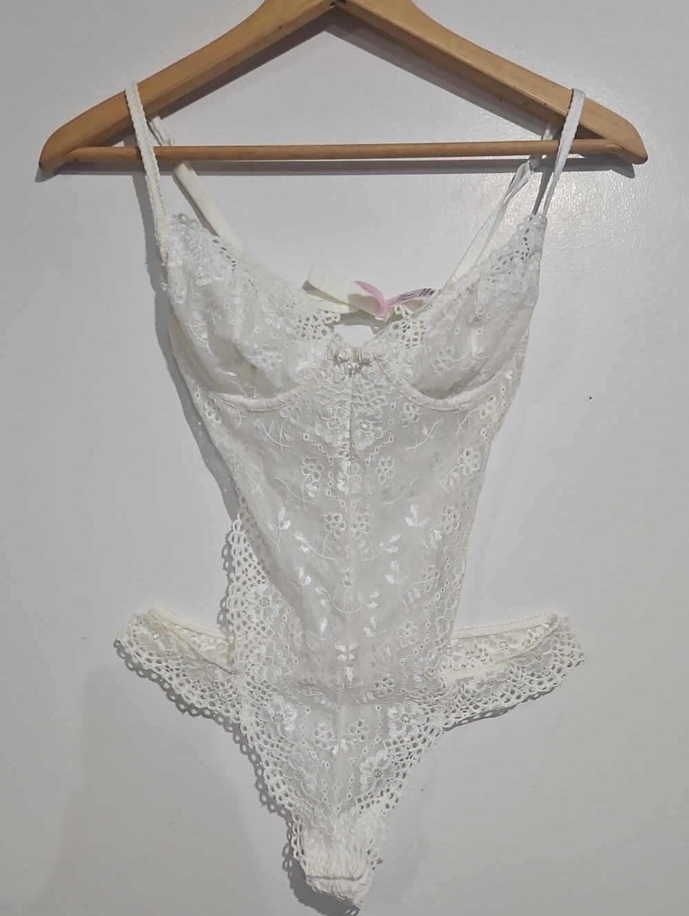 Victoria's Secret Ivory Lace Floral Underwire Bodysuit Teddy Sz 34B